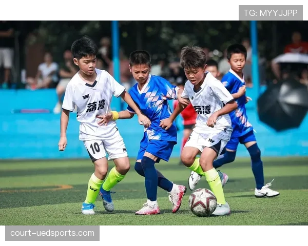 青少年足球规则:比赛时长、换人与场地标准 青少年足球规则:比赛时长、换人与场地标准